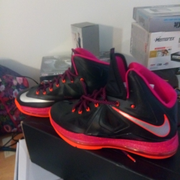 Nike shoe - Picture 3 of 3